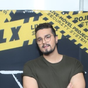 Luan Santana canta para fãs no evento 'Domingo de Verão', em Niterói, no Rio de Janeiro