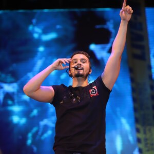 Luan Santana canta e agita fãs do Rio de Janeiro em show