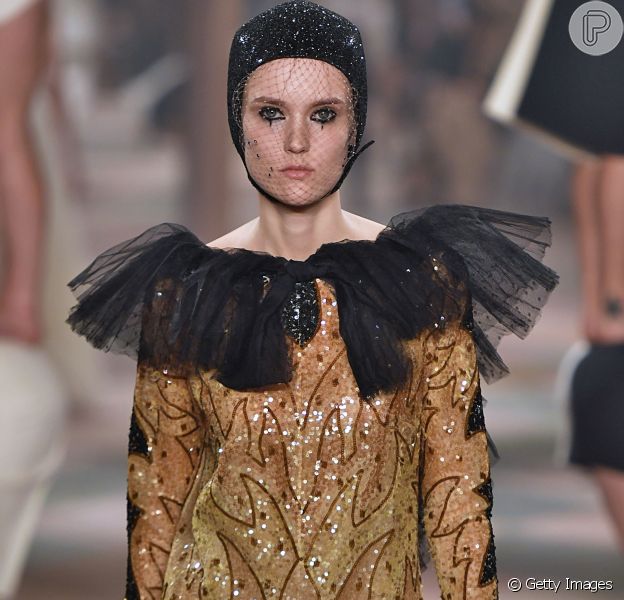 Christian Dior Haute Couture Spring Summer 2019 na Paris Fashion Week: tule e brilho metalizado