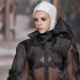 Desfile Christian Dior Alta-Costura Primavera/Verão 2019 na Paris Fashion Week: transparência, plissado e estampa