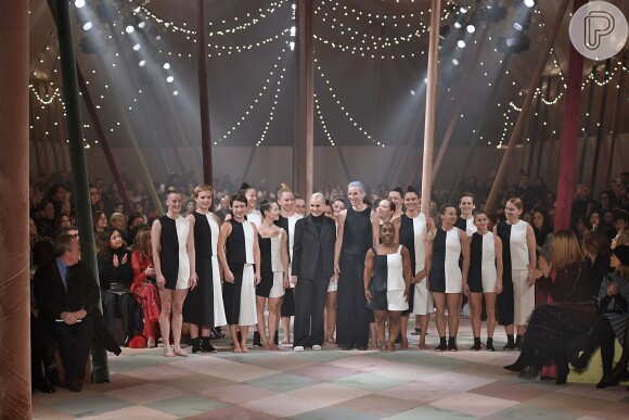 Christian Dior Haute Couture Spring Summer 2019 na Paris Fashion Week: O desfile contou ainda com a presença da companhia britânica Mimbre