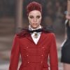 Desfile Christian Dior Alta-Costura Primavera/Verão 2019 na Paris Fashion Week: alfaiataria retrô