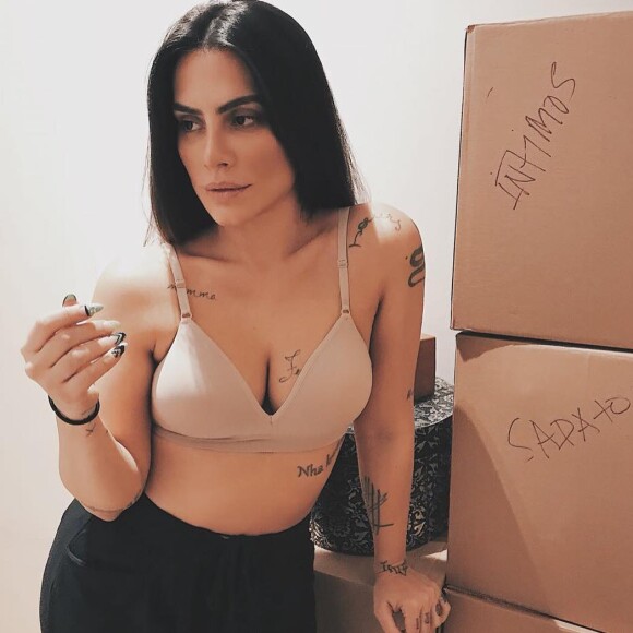 Cleo já afirmou que não tem pudor de mostrar o corpo