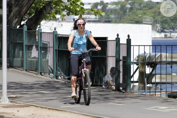 Adriana Birolli pedalou na Lagoa Rodrigo de Freitas, no Rio, nesta manhã (22 de setembro de 2014)