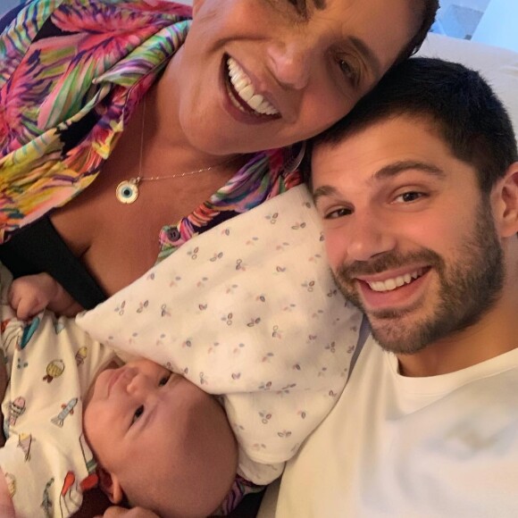 Duda Nagle compartilhou selfie fofa com a filha, Zoe, e a mãe, Leda Nagle, sorridentes