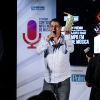Zeca Pagodinho vence na categoria Melhor Projeto Especial. Ele recebeu das mãos de MC Ludmilla o grande troféu por seu Sambabook