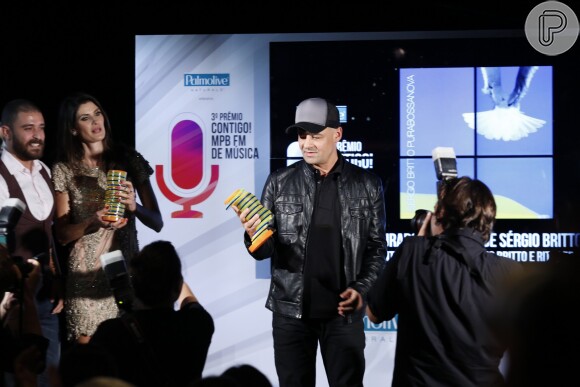 Sérgio Britto vence na categoria Melhor Música pelo Júri Oficial com 'Purabossanova', canção em parceria com Rita Lee presente no álbum homônimo do cantor