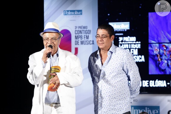 Monarco vence prêmio de Melhor Álbum de Samba por 'Passado de Glória - Monarco 80 anos', disco produzido por seu filho, Mauro Diniz, em parceria com o sambista Tuco Pellegrino
