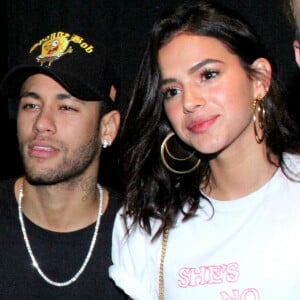 Bruna Marquezine e o ex-namorado Neymar não se seguem mais nas redes sociais