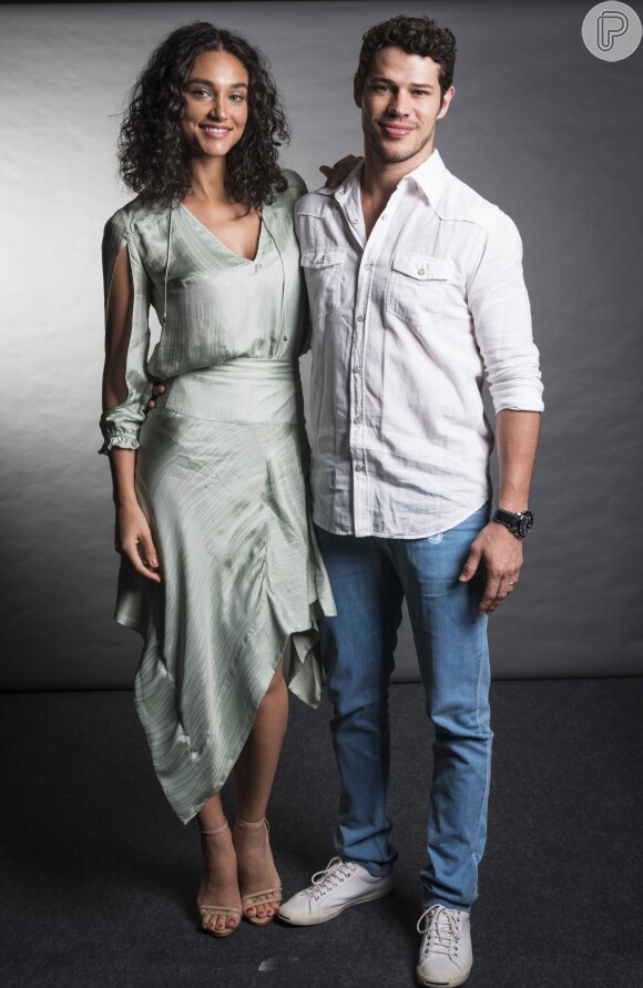 José Loreto e Débora Nascimento começaram a namorar nos bastidores da novela 'Avenida Brasil'