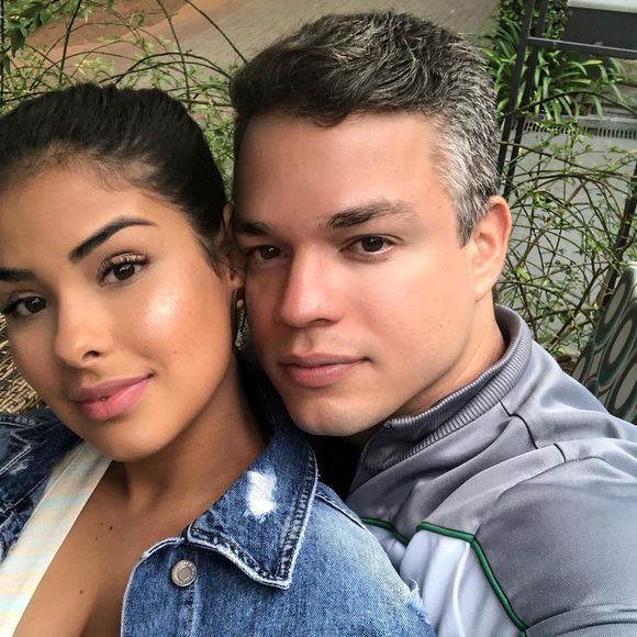 'Eu e Munik não estamos separados! Brigamos como qualquer casal normal briga', disse Anderson Felício