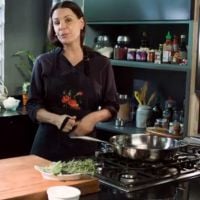 Carolina Ferraz estreia programa de culinária e confessa: 'Emocionada e nervosa'