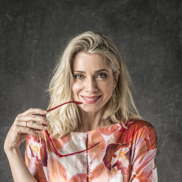 Marilda (Leticia Spiller) vai roubar água da fonte milagrosa para curar o marido, Eurico (Dan Stulbach) nos próximos capítulos da novela 'O Sétimo Guardião'. A primeira dama chega a enfrentar a irmã, Valentina (Lilia Cabral), e levar uma surra dela