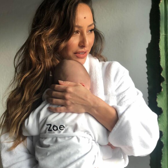 'A vida foi tão generosa comigo, com esse presentão chamado Zoe que eu só posso agradecer e aprendi que amamentar é doar. Então eu quero doar amor pra essas mamães e bebês através do meu leite', explicou Sabrina Sato