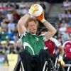 Príncipe Harry joga rugby em cadeira de rodas, durante o Invictus Games, na Inglaterra