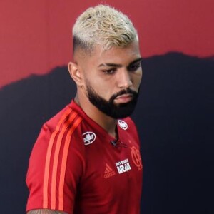 Ex-cunhado de Neymar e atual titular do Flamengo, Gabi Gol lamentou: 'A notícia de hoje é triste. Agora, meus pensamentos e minha oração estão com todos os envolvidos. Somos uma só corrente por vocês'