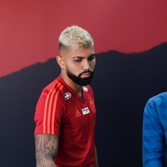 Ex-cunhado de Neymar e atual titular do Flamengo, Gabi Gol lamentou: 'A notícia de hoje é triste. Agora, meus pensamentos e minha oração estão com todos os envolvidos. Somos uma só corrente por vocês'