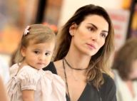 Nina, filha de Mel Fronckowiak, esbanja fofura durante passeio com a mãe. Fotos!