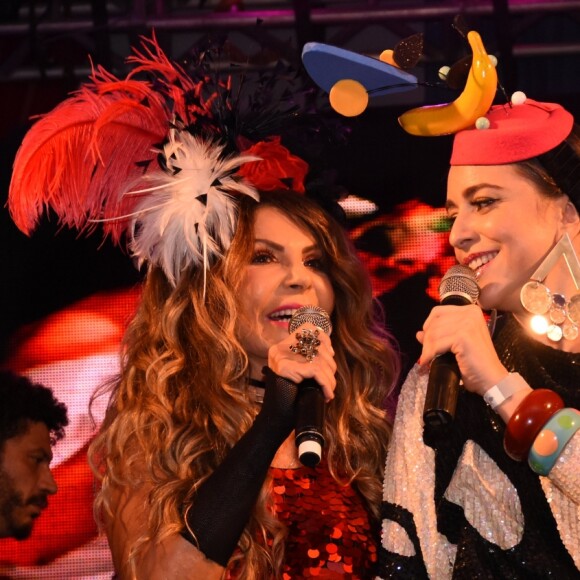 Direto do nordeste, Elba Ramalho protagoniza o Bloco Frevo Mulher neste carnaval no dia 23 de fevereiro de 2019, às 12h30, no Parque Ibirapuera, em São Paulo. Na imagem, Elba e Roberta Sá se apresentam em show na Queirogada