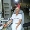Xuxa doa sangue no Hemorio, no Centro do Rio de Janeiro