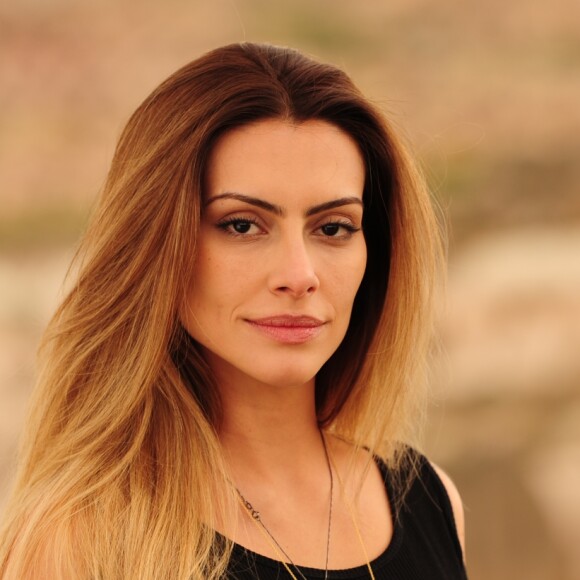 Já no início das gravações da novela, Cleo deu uma escurecida na raíz e o cabelo harmonizou melhor com o rosto. O que vocês acham?