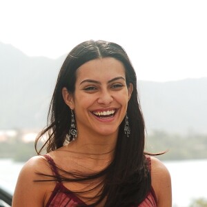 Cleo atuou em sua primeira novela na TV Globo, 'América', em 2005. A jovem estava com os cabelos da cor natural com o comprimento médio
