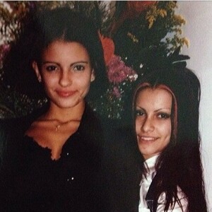 Com 13 anos, Cleo Pires já gostava de mudar o cabelo. Nessa foto compartilhada pela atriz, podemos ver duas mechas loiras na franja