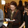 Nathalia Timberg recebe Fernanda Montenegro em noite de lançamento de livro no Rio