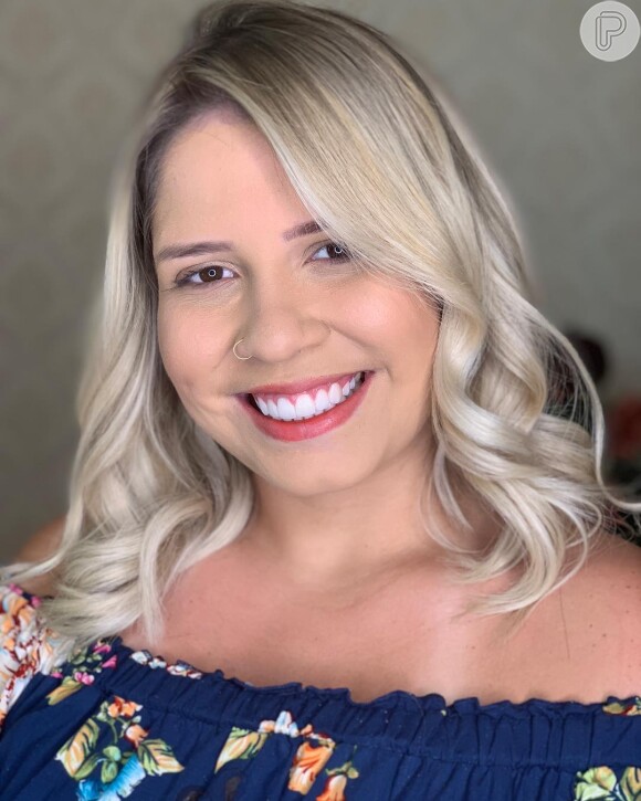 Marília Mendonça  dispensou o uso da maquiagem e surpreendeu os fãs ao exibir beleza natural nesta quarta-feira, 13 de fevereiro de 2019