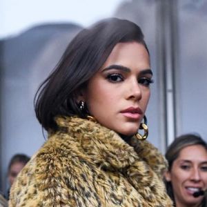 Bruna Marquezine é elogiada por Maisa com animal print Miu Miu nesta quinta-feira, dia 14 de fevereiro de 2019