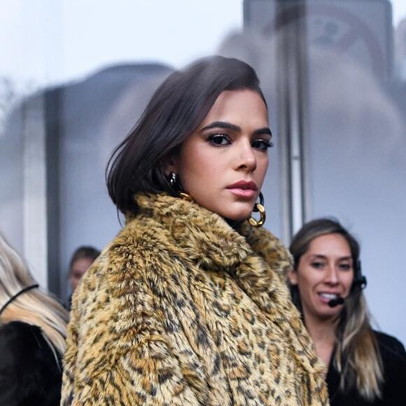 Bruna Marquezine é elogiada por Maisa com animal print Miu Miu nesta quinta-feira, dia 14 de fevereiro de 2019