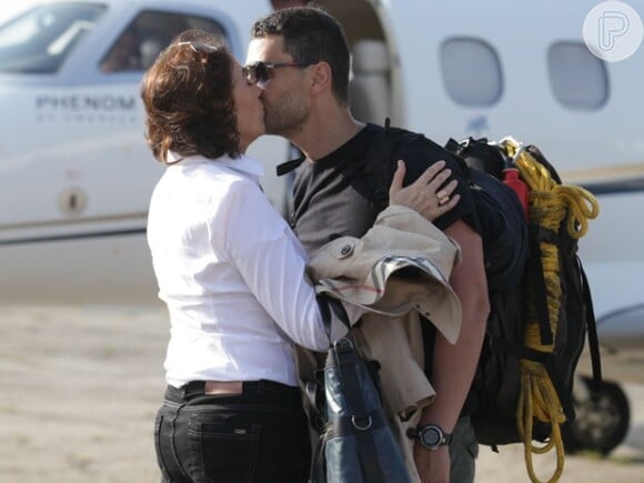 Maria Marta (Lilia Cabral) trocou um beijo com Maurílio (Carmo Dalla Vecchia) quando o conheceu no Monte Roraima