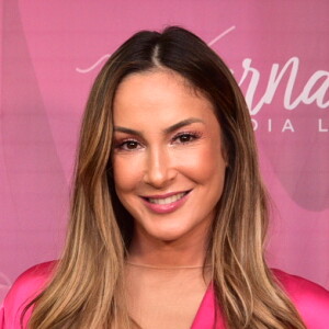 Claudia Leitte pediu que não se critiquem as mães que voltam da licença maternidade: 'Por favor, não digam que as nossas chegaram ao fim'
