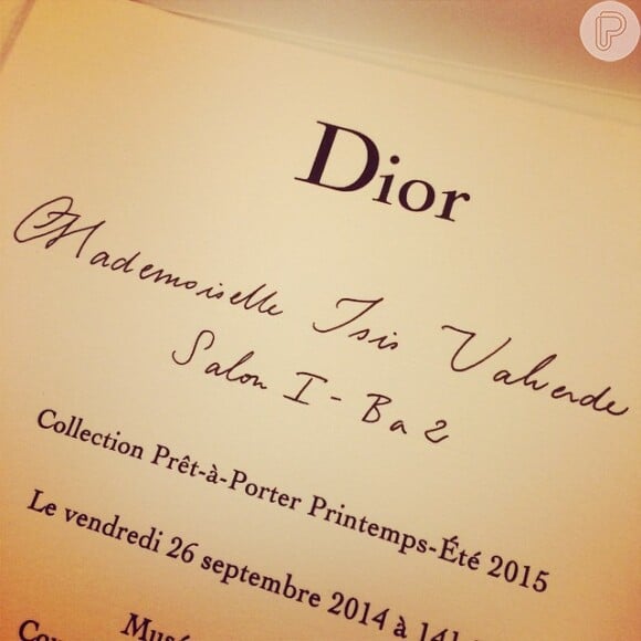 Isis Valverde, de 'Boogie Oogie', recebeu um convite nominal para assistir ao desfile da Dior em Paris, na França, na próxima sexta-feira (26)
