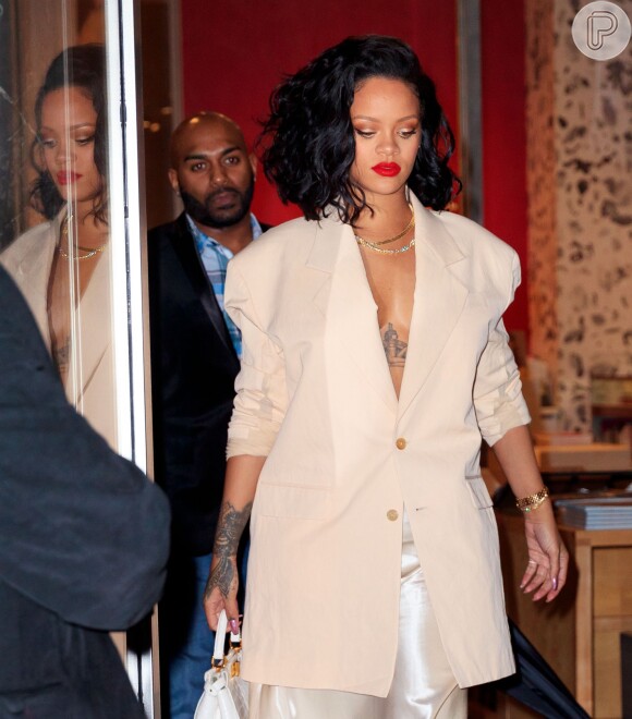 O corte long bob de Rihanna também é uma inspiração para as donas de cabelo cacheado