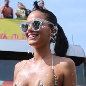 Bruna Marquezine, que já foi musa do Bloco da Favorita, vai curtir shows de Luan Santana, Iza, Preta Gil, Ludmilla e Banda Eva entre outros no Nosso Camarote, na Marquês de Sapucaí