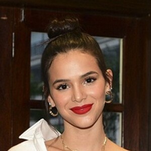 Bruna Marquezine vai curtir shows também de Livinho e Cat Dealers no Nosso Camarote