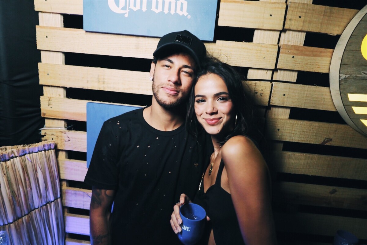 Foto: Em onda de fake news, Bruna Marquezine negou reaproximação de Neymar  - Purepeople
