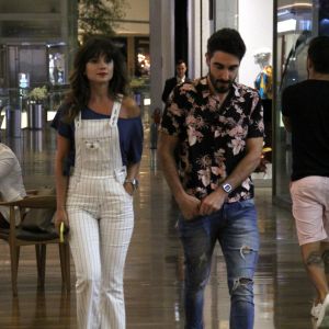 Paula Fernandes passeia pelo shopping Village Mall, localizado na Barra da Tijuca, zona oeste do Rio de Janeiro, na noite desta terça-feira, 26 de fevereiro de 2019