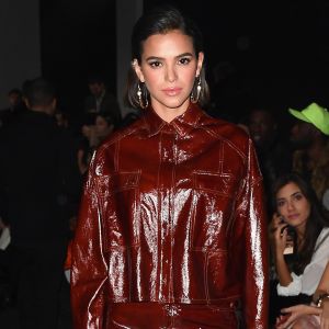 Bruna Marquezine vira adesivo de aplicativo na web e se diverte com fãs: 'Quero!'