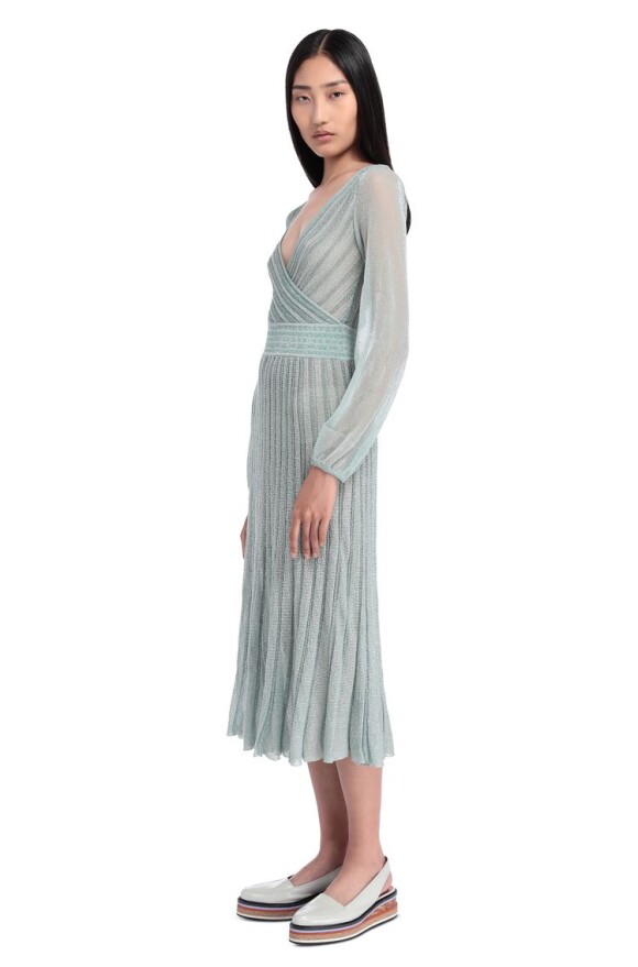 A grife Missoni disponibilizou o vestido verde de lurex usado por Kate Middleton na Irlanda, mas a peça esgotou no e-commerce brasileiro