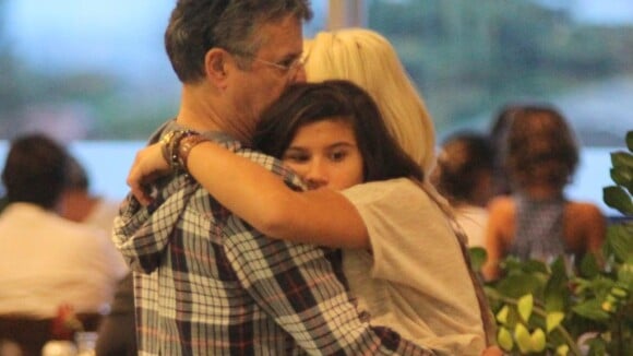 Giulia Costa homenageia pai, Marcos Paulo, no dia que ele faria 68 anos:'Te amo'