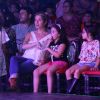 Leticia Spiller se diverte com a filha, Stella, em circo