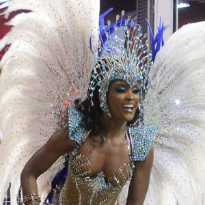 Erika Januza desfilou como musa da Vai-Vai ao estrear no carnaval de São Paulo, na madrugada deste domingo, 3 de março de 2019