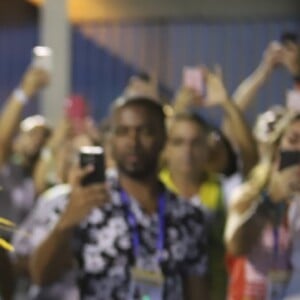 A silhueta definida de Grazi Massafera roubou a cena com o look de Carnaval