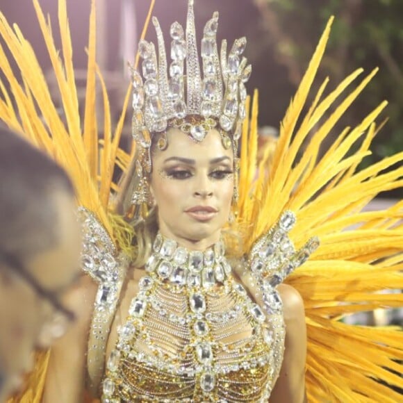 Grazi Massafera brilhou durante uma participação no desfile da Imperatriz Leopoldinense