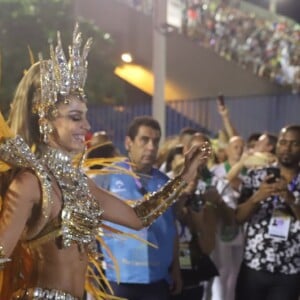 Grazi Massafera mostrou samba no pé ao gravar como passista na Sapucaí