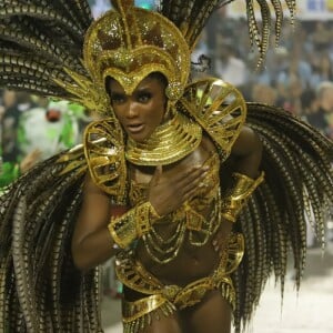 Erika Januza não se incomodou com forte chuva no Rio de Janeiro: 'só agradeci a Deus por não cair e estar de pé até o final'