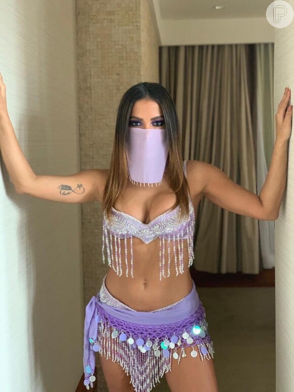 Anitta mostrou a boa forma ao se vestir de Feiticeira para show de carnaval nesta segunda-feira, 4 de março de 2019