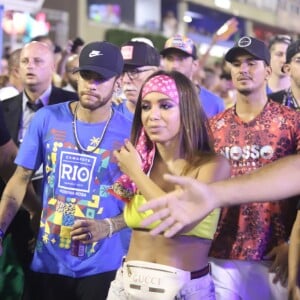 Neymar chegou ao Nosso Camarote com Anitta e Gabriel Medina no mesmo momento em que a ex-namorada, musa do espaço vip Bruna Marquezine. O jogador e seu grupo entrou no local pela pista